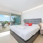 Wintowinrentals Exclusive Sea View With Terrace, Pool And Parking