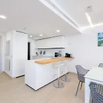 Wintowinrentals Exclusive Sea View With Terrace, Pool And Parking Apartman *