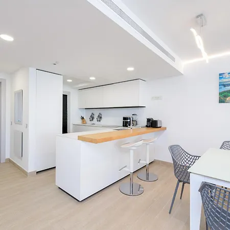 Wintowinrentals Exclusive Sea View With Terrace, Pool And Parking 아파트 *