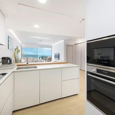 Wintowinrentals Exclusive Sea View With Terrace, Pool And Parking 아파트