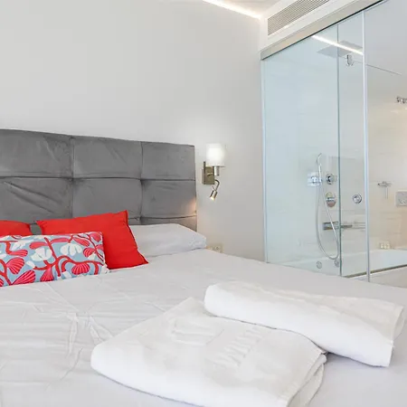 Wintowinrentals Exclusive Sea View With Terrace, Pool And Parking 푸엔히롤라