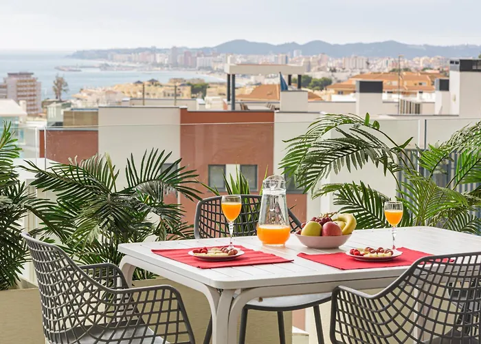 Wintowinrentals Exclusive Sea View With Terrace, Pool And Parking Lägenhet