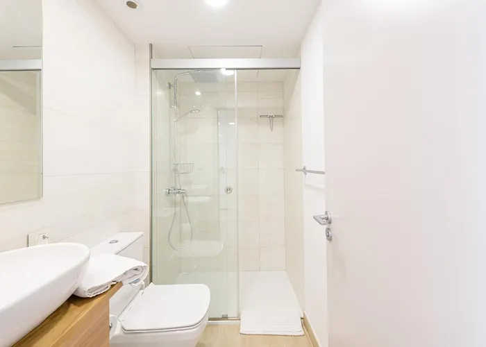 Wintowinrentals Exclusive Sea View With Terrace, Pool And Parking Lägenhet